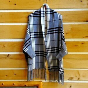 Rain + Rose Black Plaid Fringed Sleeved Sz.‎ L/XL Shawl Cape